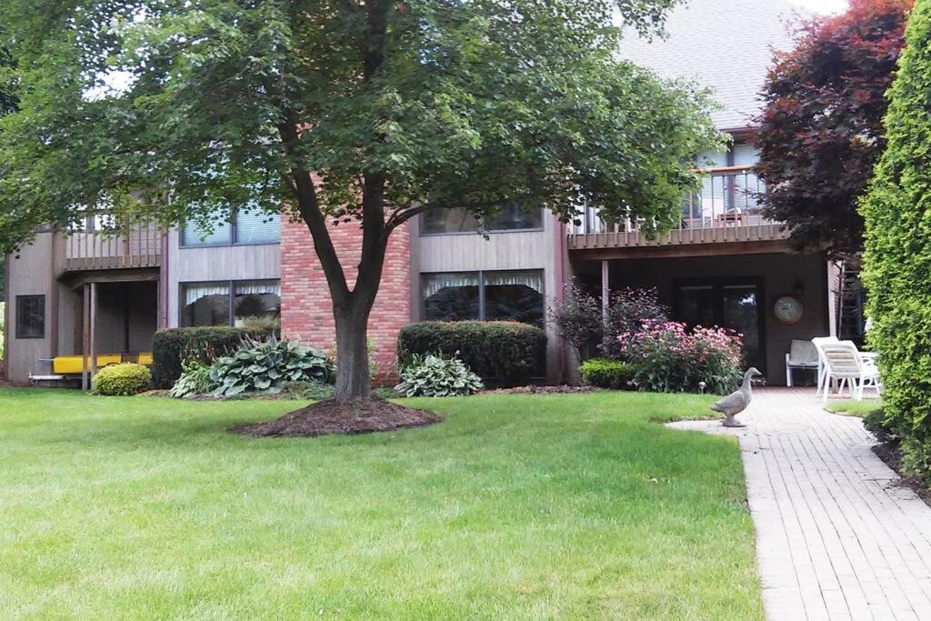 Private Guest On The Portage Lakes Akron