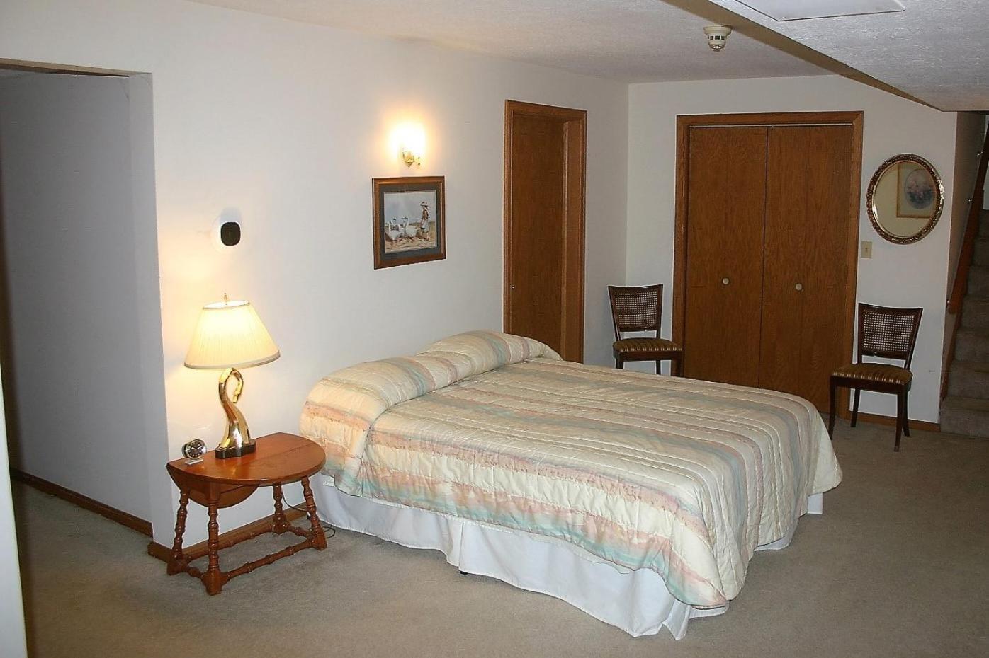Private Guest On The Portage Lakes Apartment *